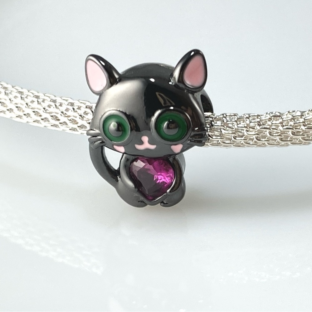Black Cat with Cubic Zirconia Heart and Enamel Process Charm